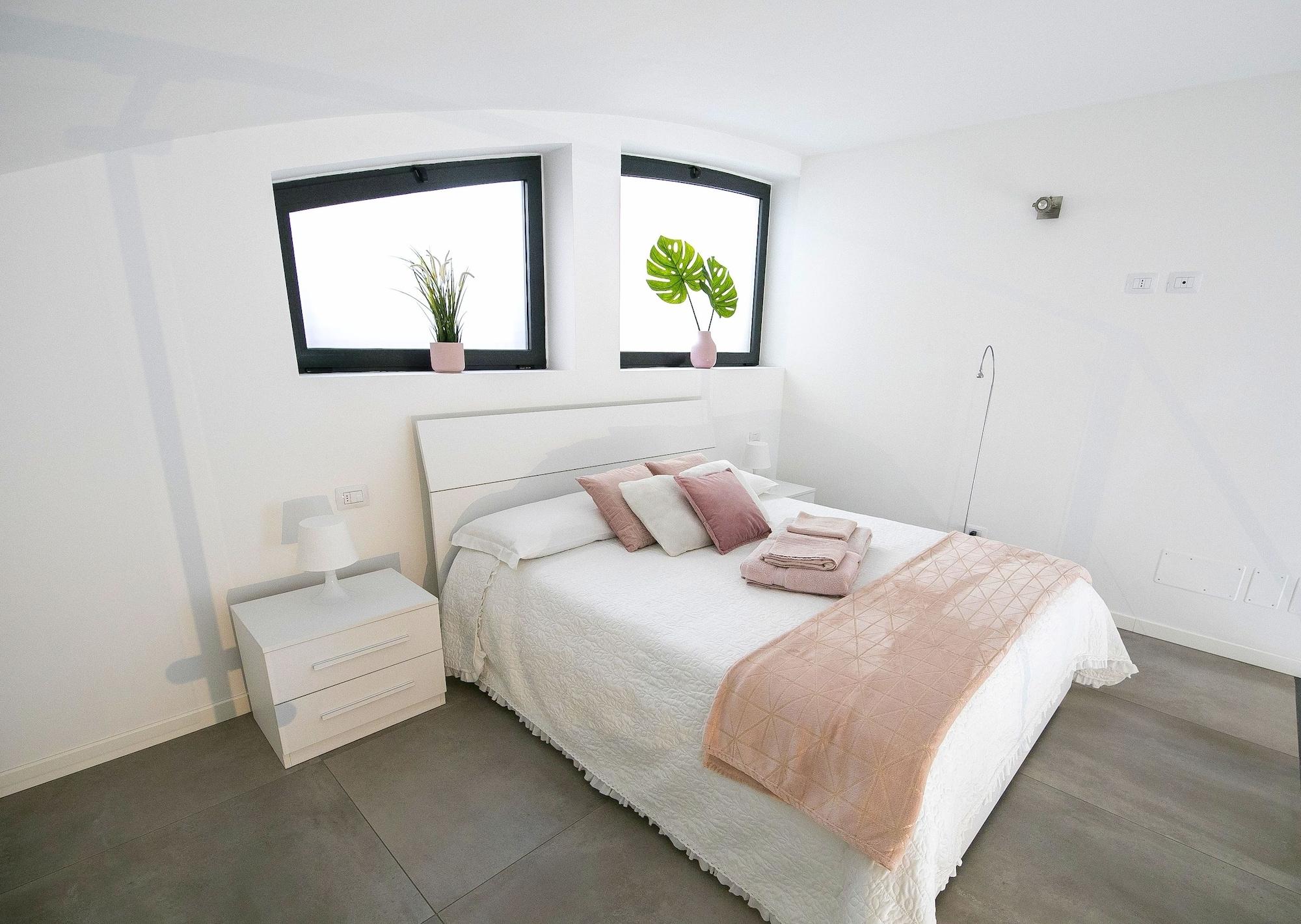 Design Central Apartment Бергамо Екстериор снимка